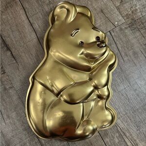 Vintage‎ Winnie the Pooh Cake Pan Gold Aluminum Wilton Character Mold